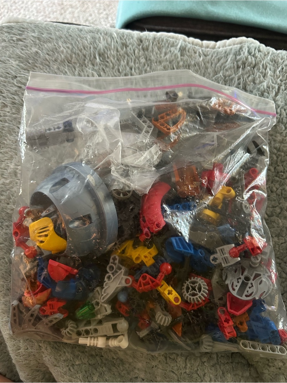 LEGO Bionicle Toa Metru Kit with the masks. - Picture 3 of 4